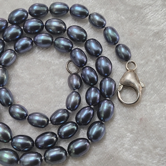 Sterling Graduated Blue Peacock Pearl Necklace - Picture 6 of 9